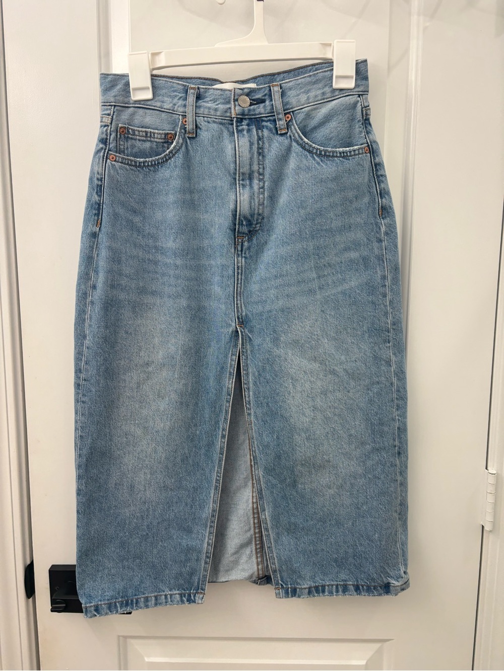Aritzia denim forum the ‘90s halle denim skirt midi